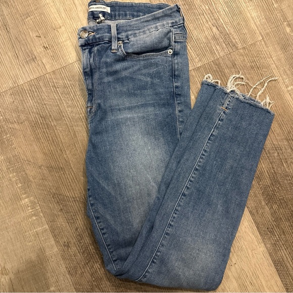 Good American Denim - Good American Light Blue Cropped Jeans